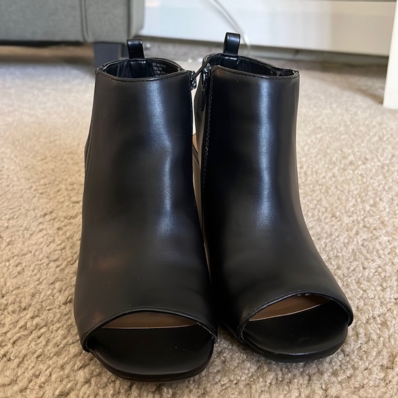 GUC ANA Peep Toe Heel - Picture 2 of 3